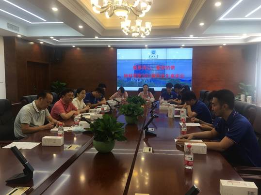 餐廳裡的人們中度可信度描述已自動生成