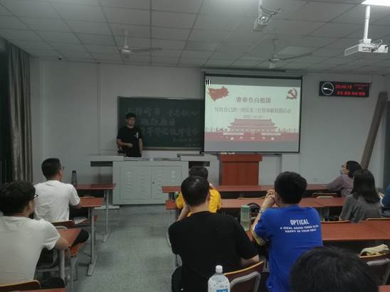 會議室裡的人們描述已自動生成