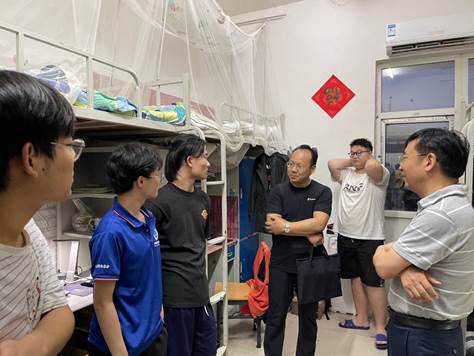 一群人正在聊天描述已自動生成